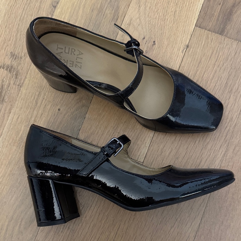 Naturalizer Women’s Black Patent Mary Jane Heels